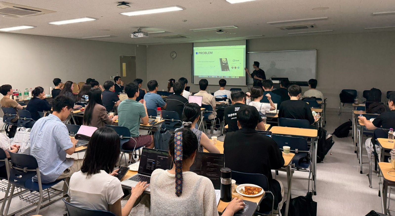 트리숲 AX 교육 현장 — 수강생들이 노트북으로 직접 실습하며 강의를 듣고 있다